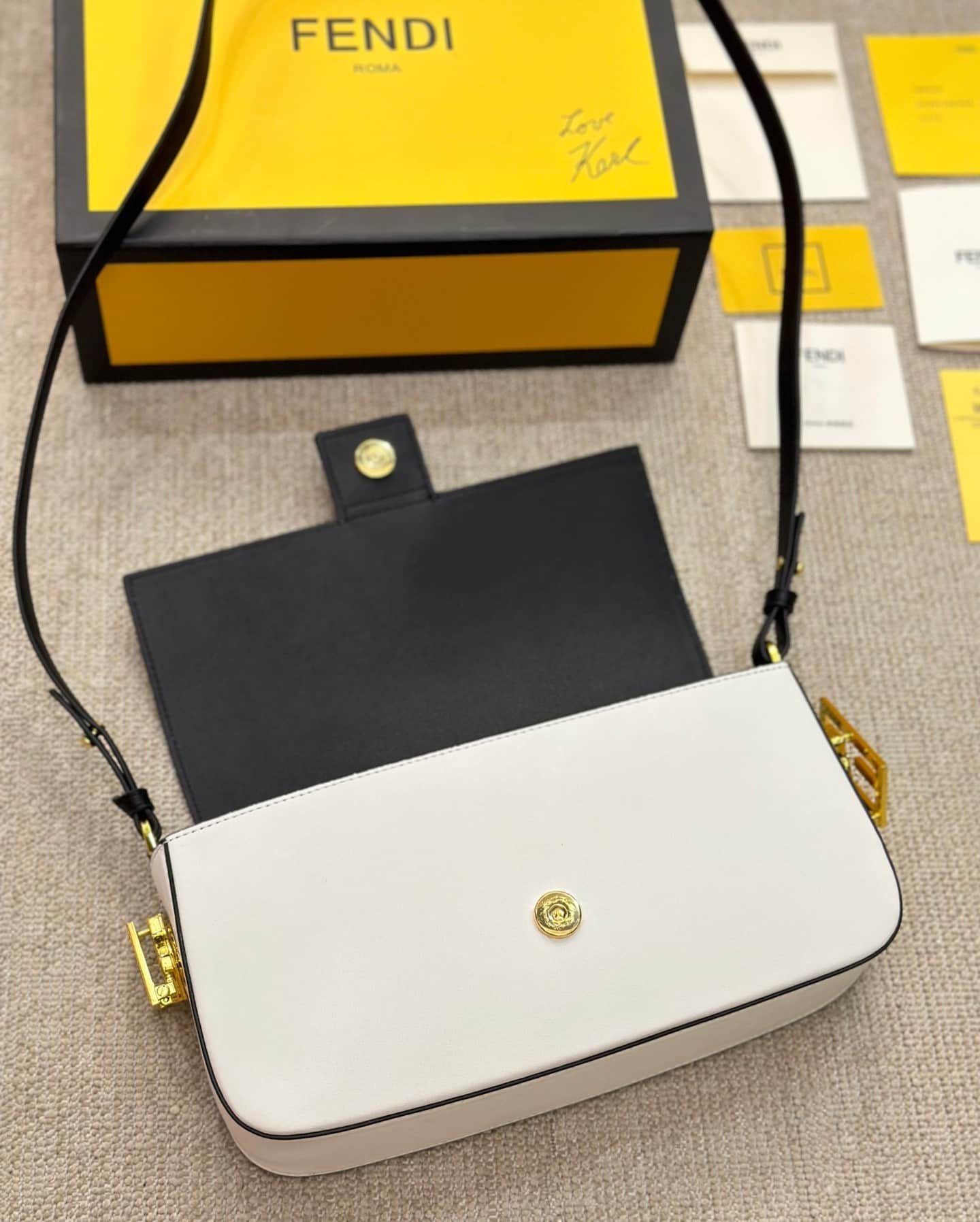 F**di Baguette White And Black Color Block Leather Bag 26Cm 8Br821Apkof1Nz3