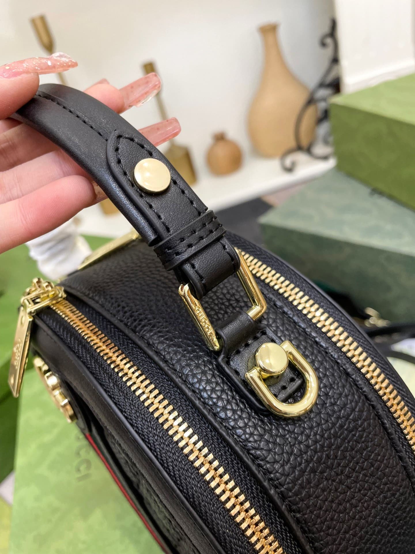 Gvc*1 Ophidian Round Bag Black 20Cm