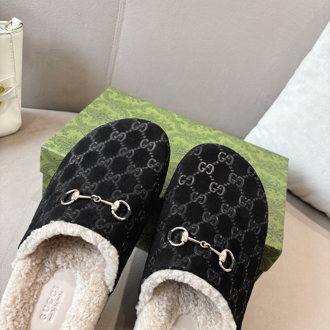 Gvc*1 Women’s Mule With Horsebit Gg Suede In Black