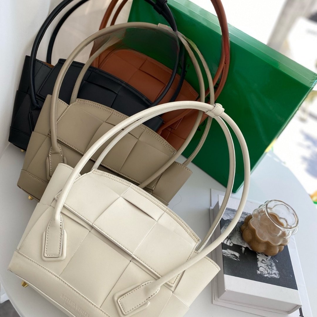 B0tt*ga Ven*ta Arco Handbag Intrecciato Leather In Wood 20Cm