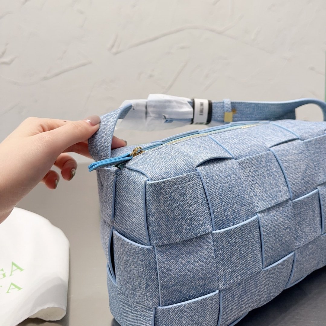B0tt*ga Ven*ta Brick Cassette Shoulder Bag Denim Blue 28Cm