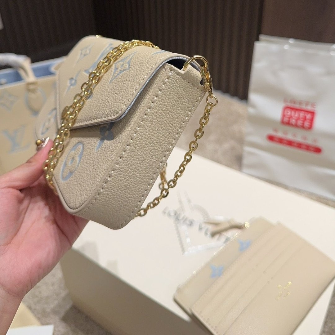 L0vis Vvtt0n Félicie Pochette Bag Candy Blue 21Cm M83025