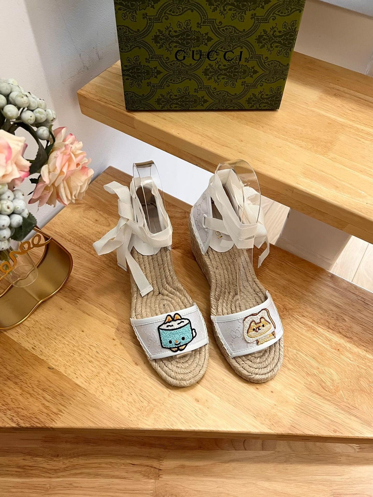 Gvc*1 Women’S Gg Espadrille With Patch White