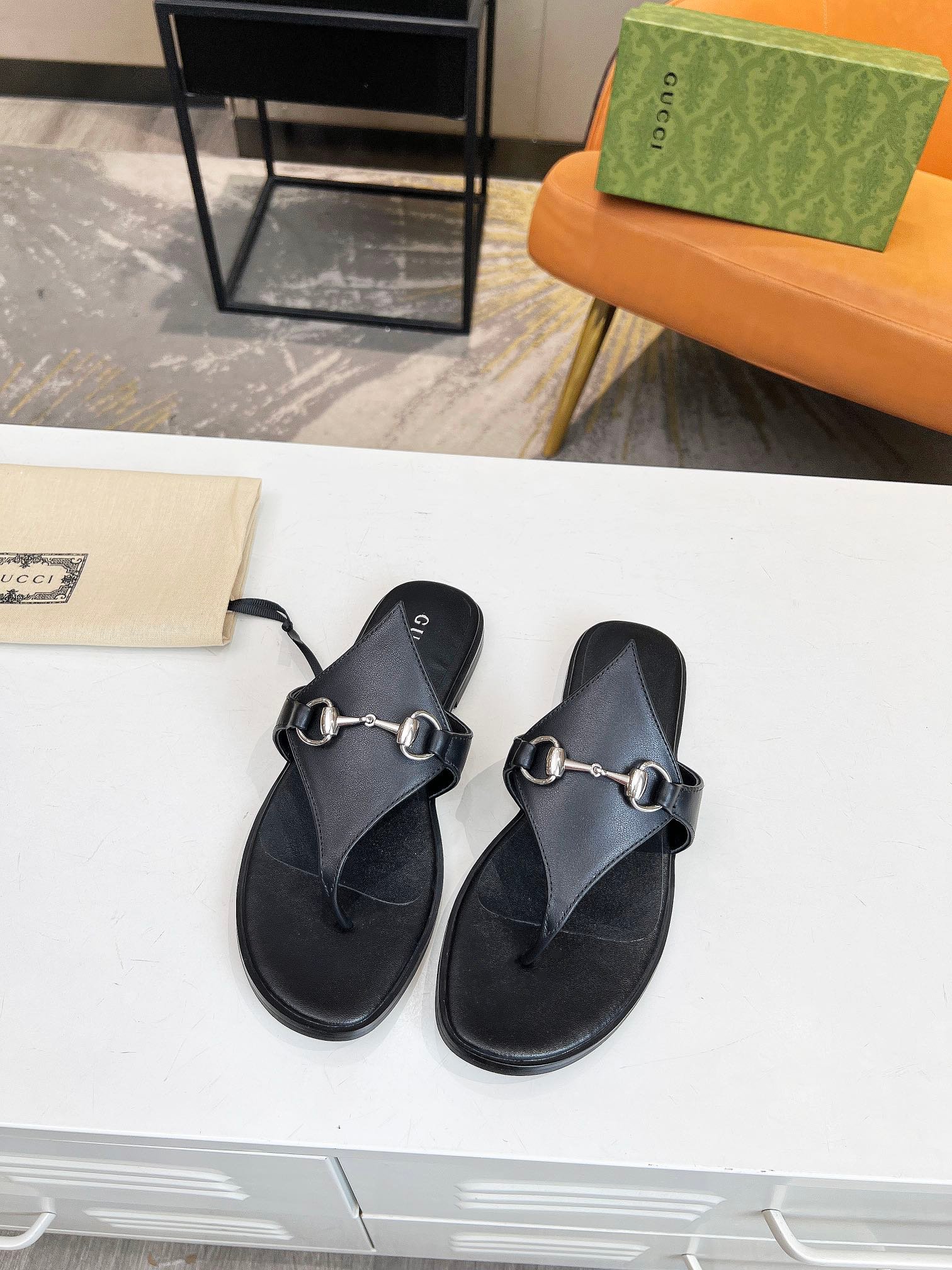 Gvc*1 Women’S Thong Sandal With Horsebit Black