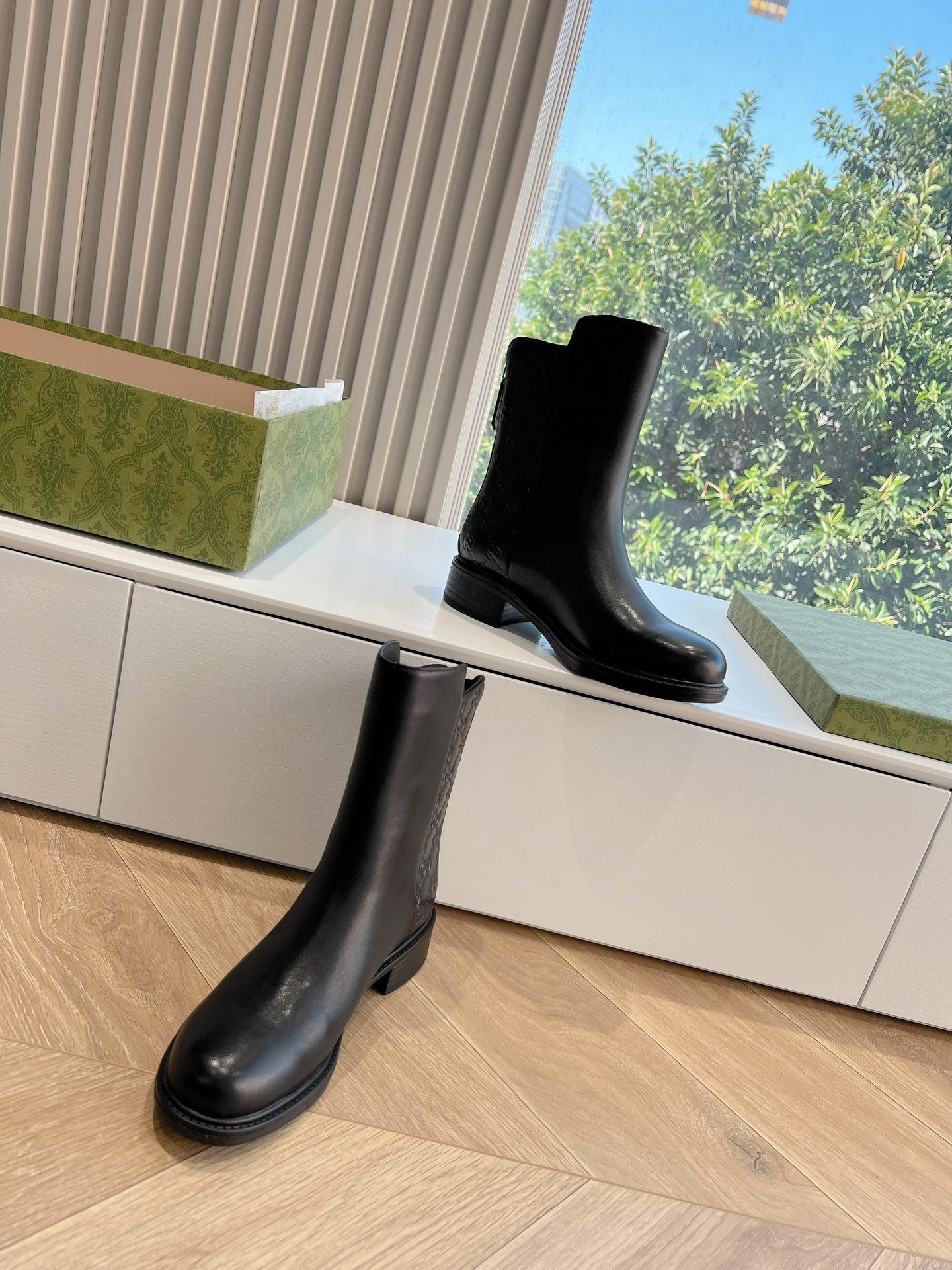 Gvc*1 Leather Ankle Boots Black