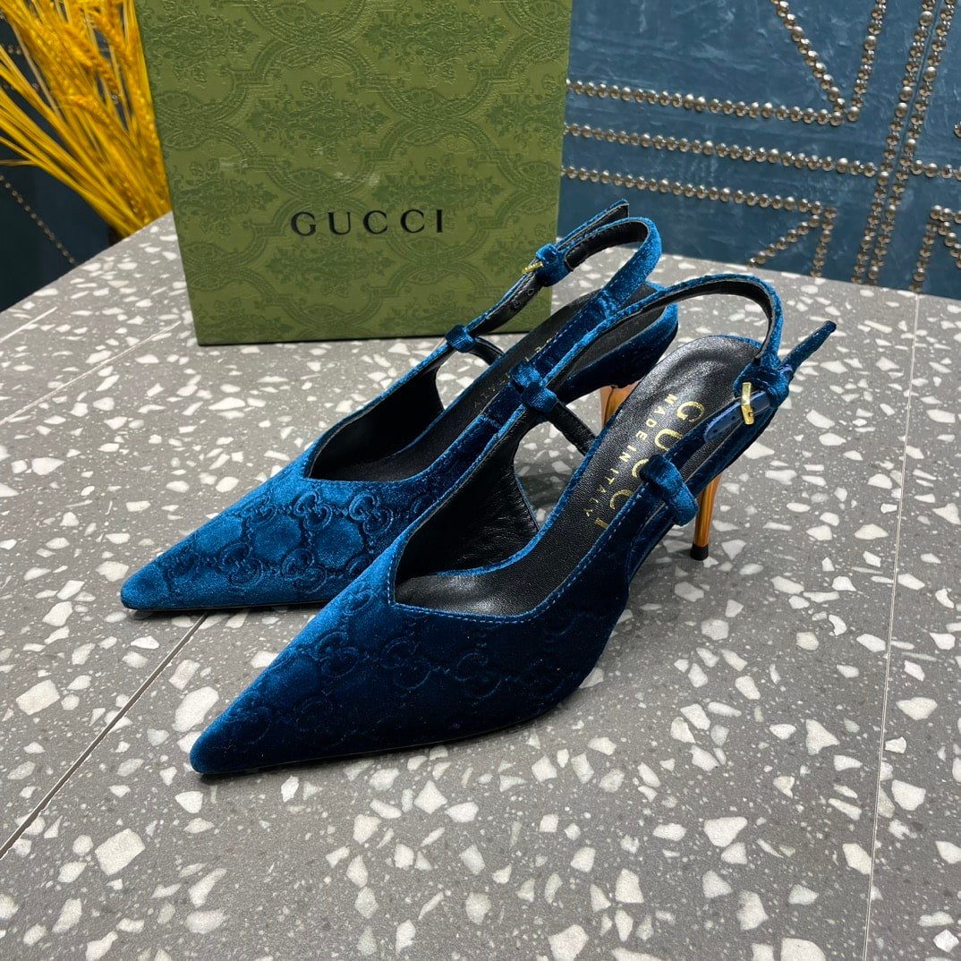 Gvc*1 Women’S Platform Pump Blue Velvet