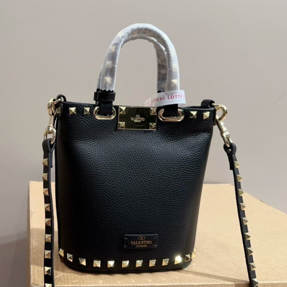 Va1e*ntin0 Rockstud Crossbody Pouch In Grainy Calfskin Black 16Cm 5W2P0W31Vsh 0No