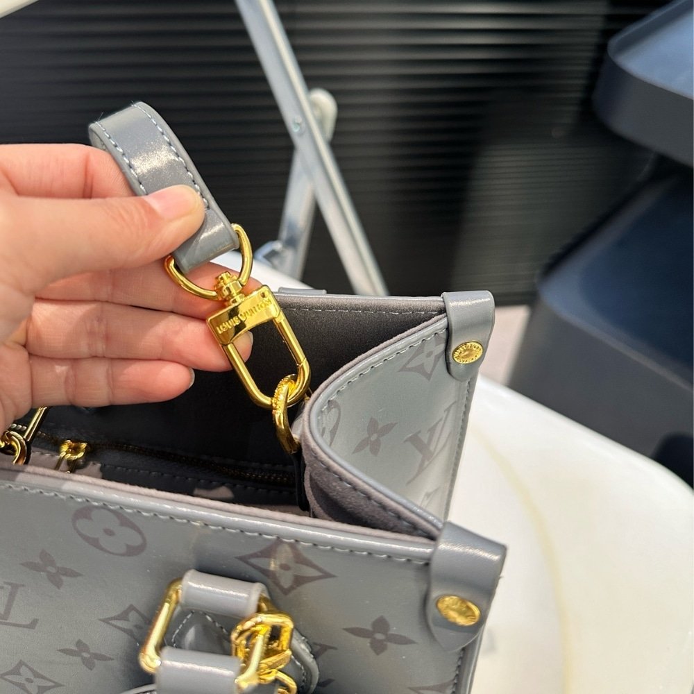 L0vis Vvtt0n Onthego PM Trianon Gray 25Cm M12465