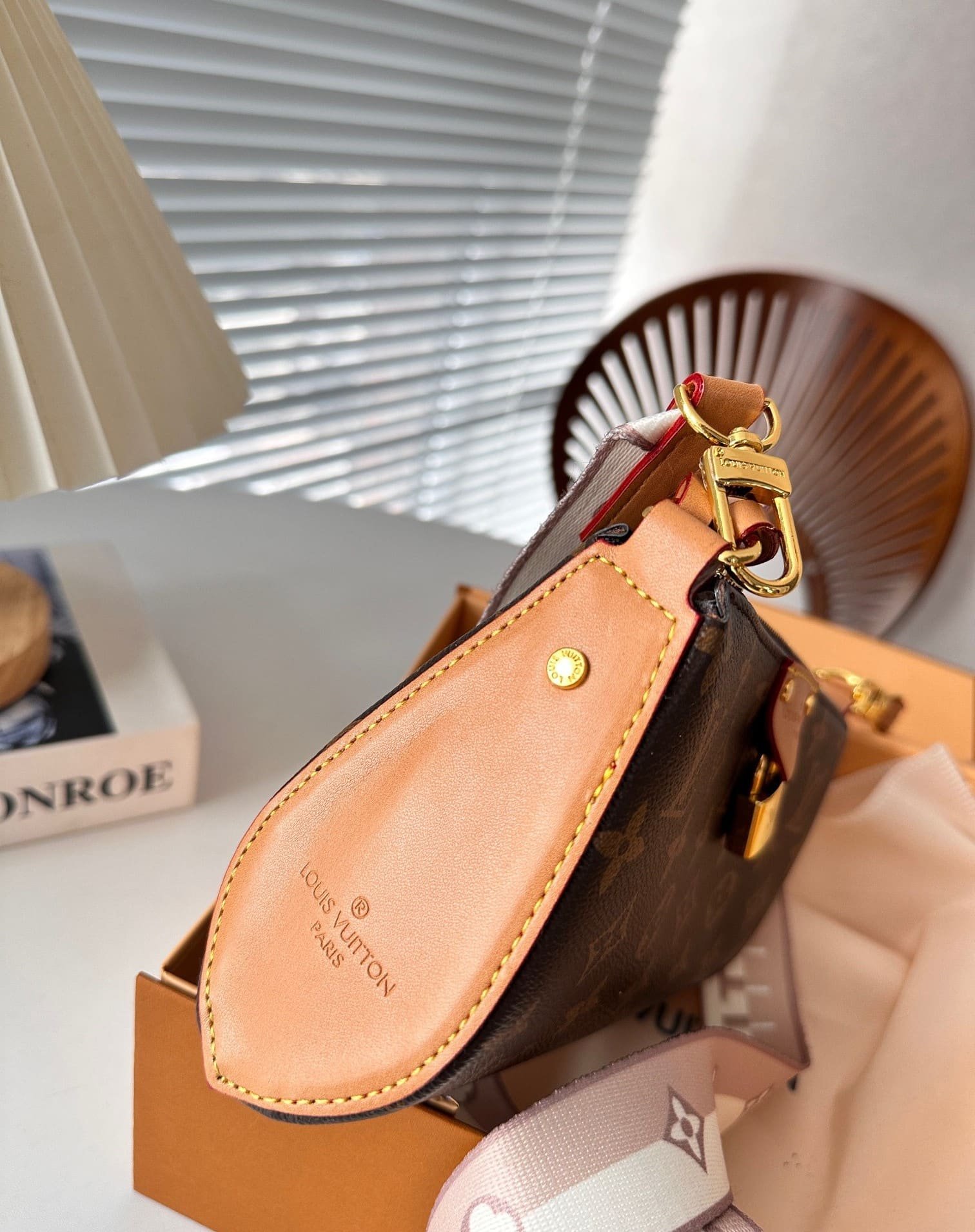 L0vis Vvtt0n Pochette Tirette Monogram Canvas 23Cm M47123
