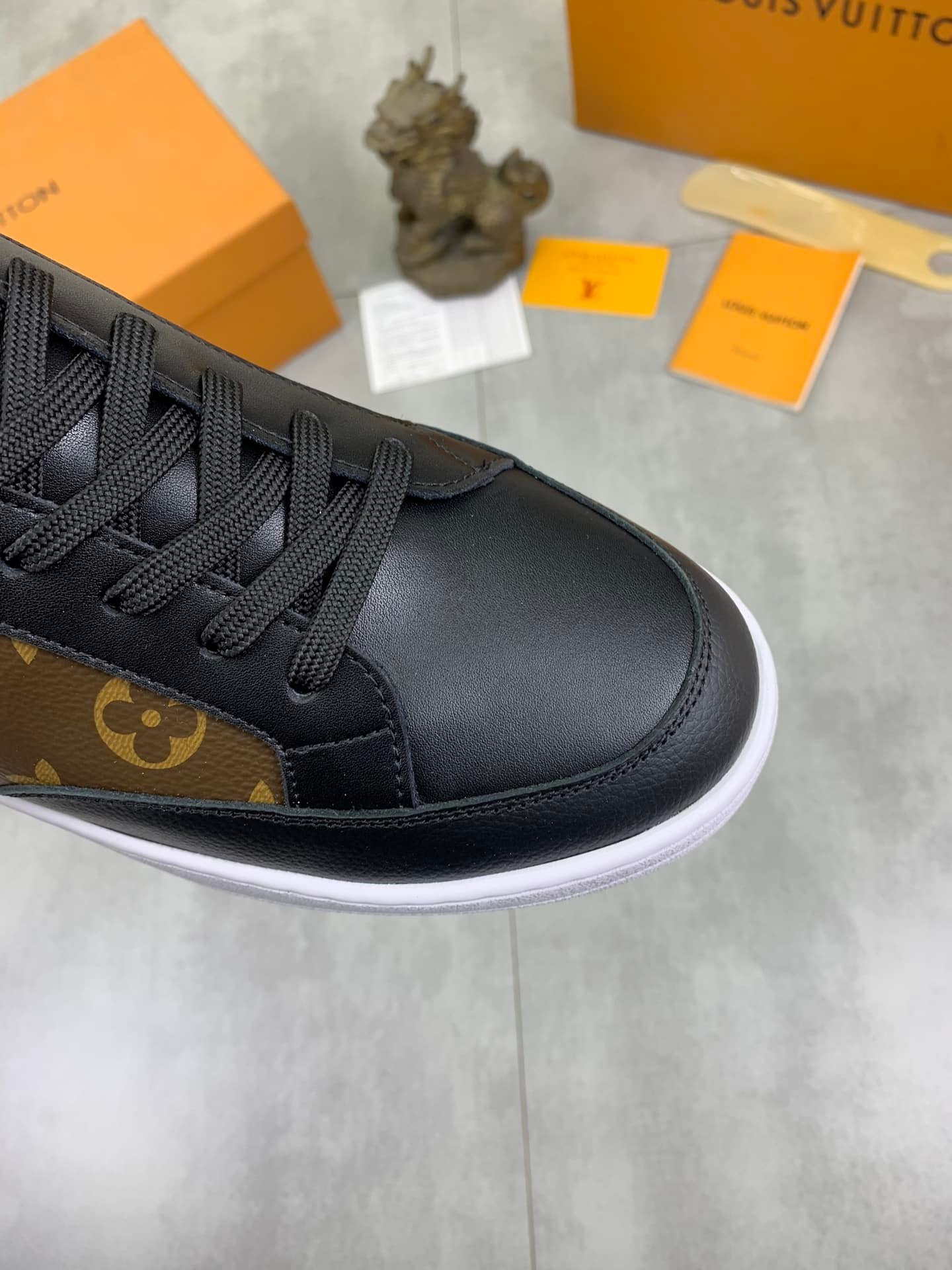 L0vis Vvtt0n Sneaker Calfskin Monogram Pattern In Brown