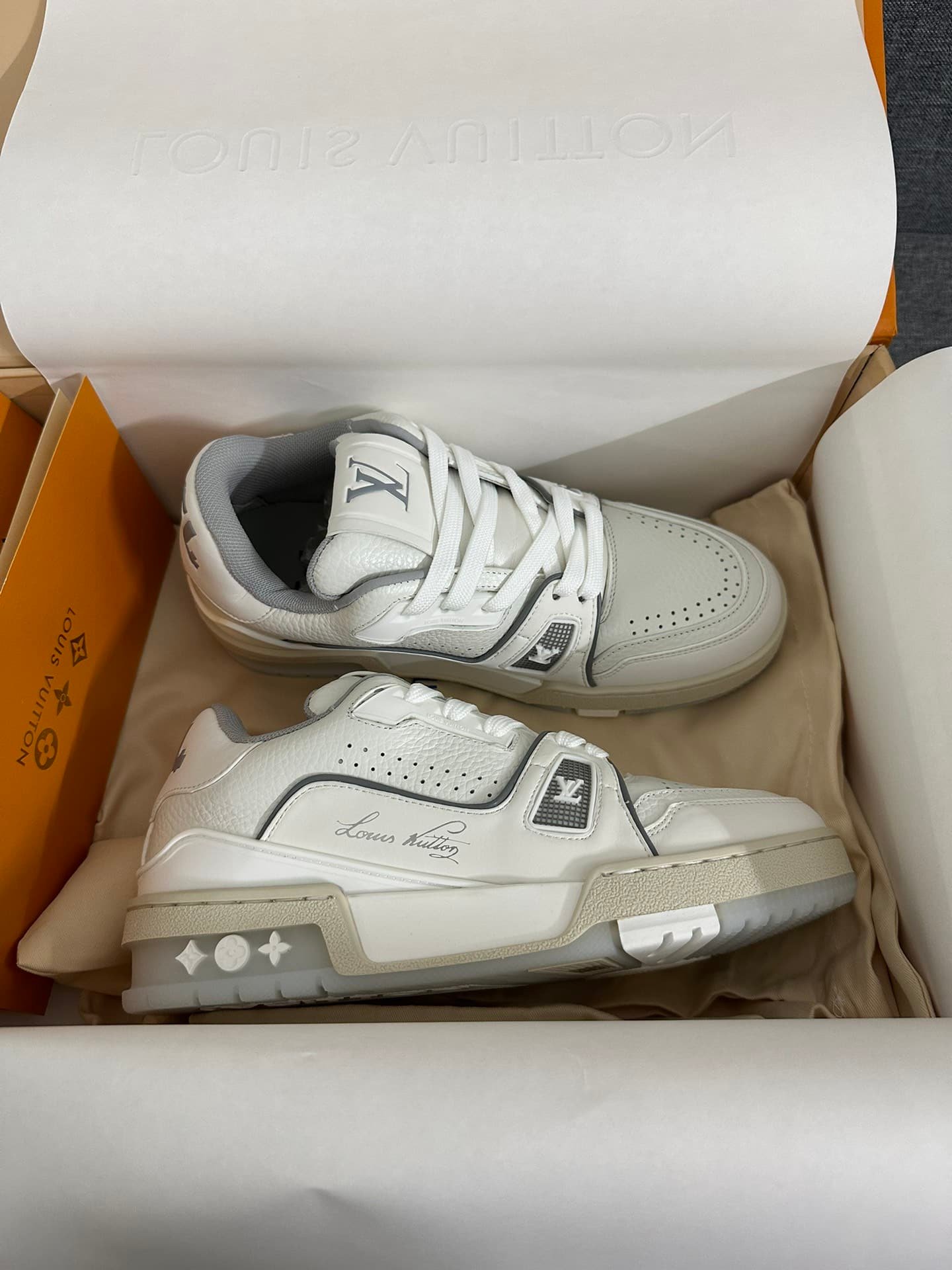 L0vis Vvtt0n Trainer 54 Signature White