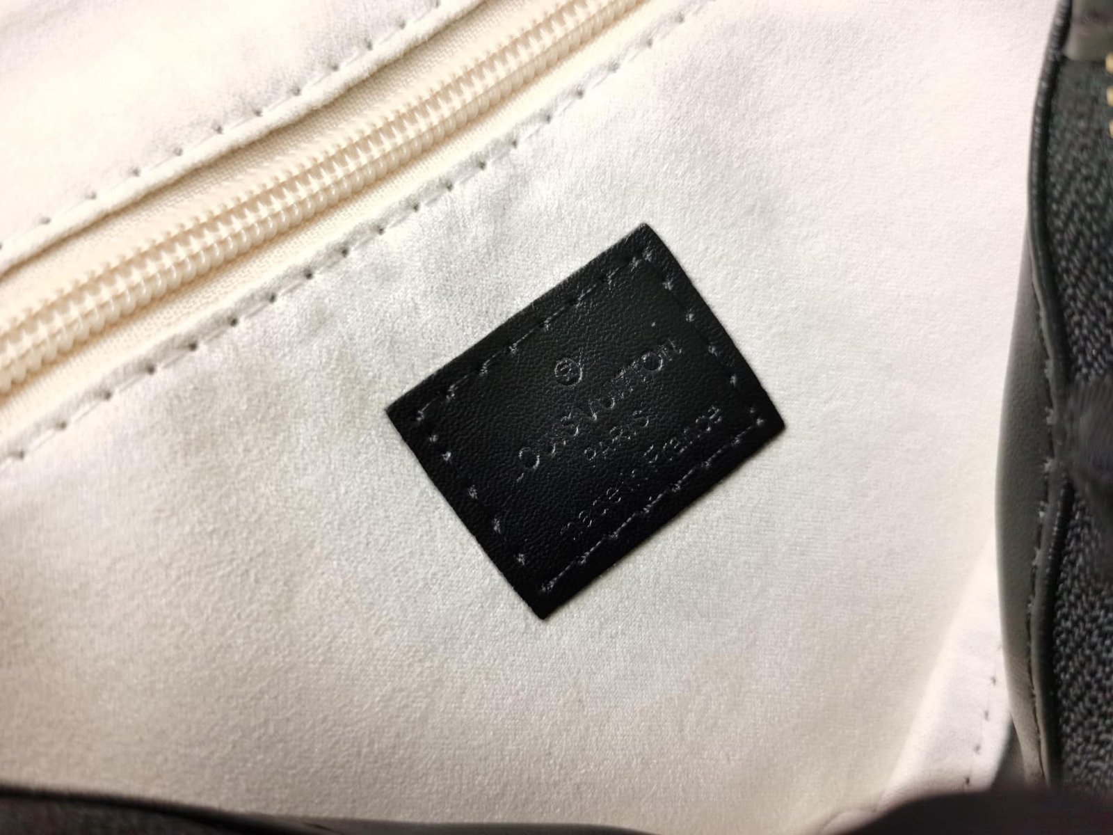 L0vis Vvtt0n Pochette Monogram Canvas Black 28Cm