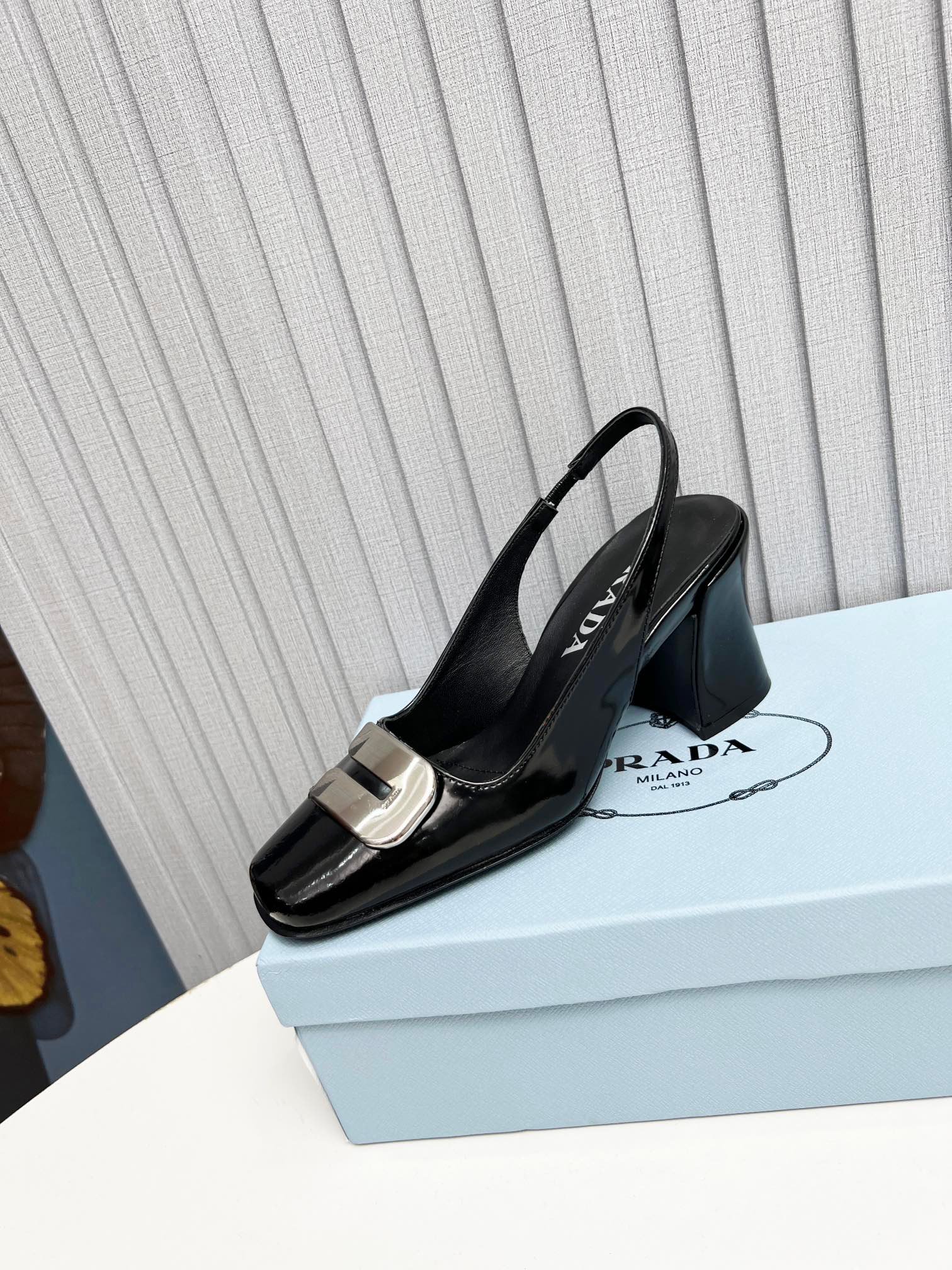 Pra*a Leather Slingback Pumps Black