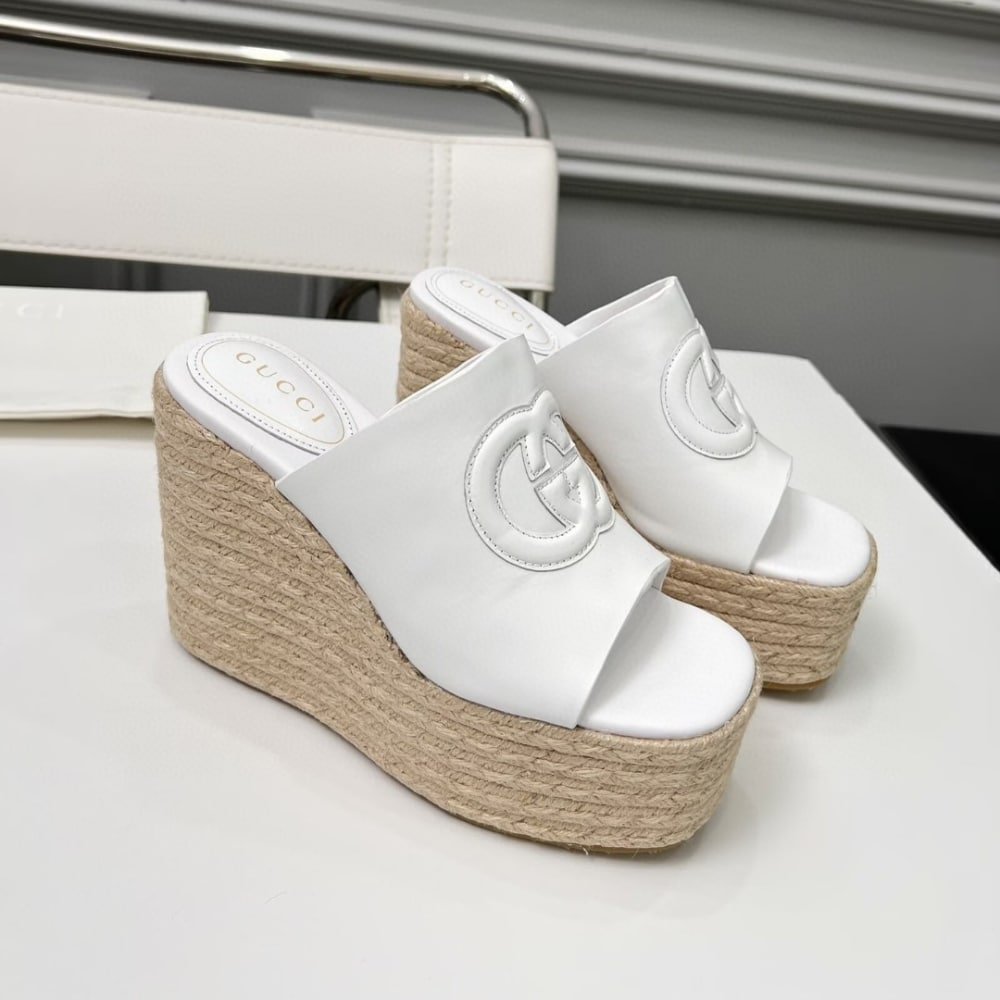 Gvc*1 Women’s Interlocking G Sandal White