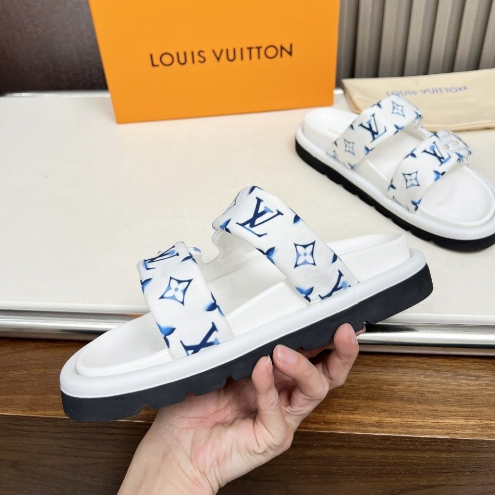 L0vis Vvtt0n Monogram Pool Slides