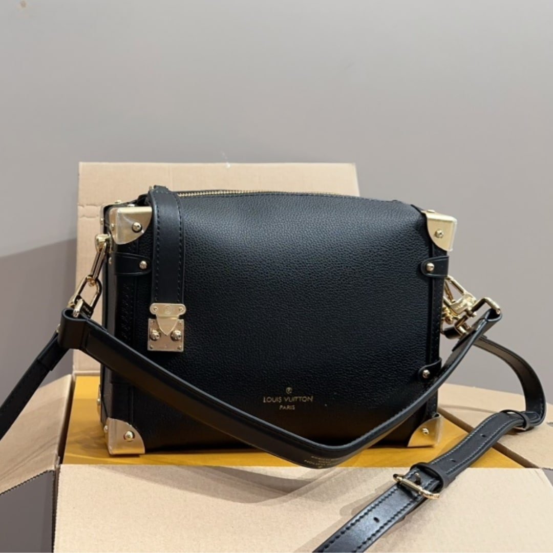 L0vis Vvtt0n Side Trunk Mm Grained Calf Leather Black 23Cm M25160