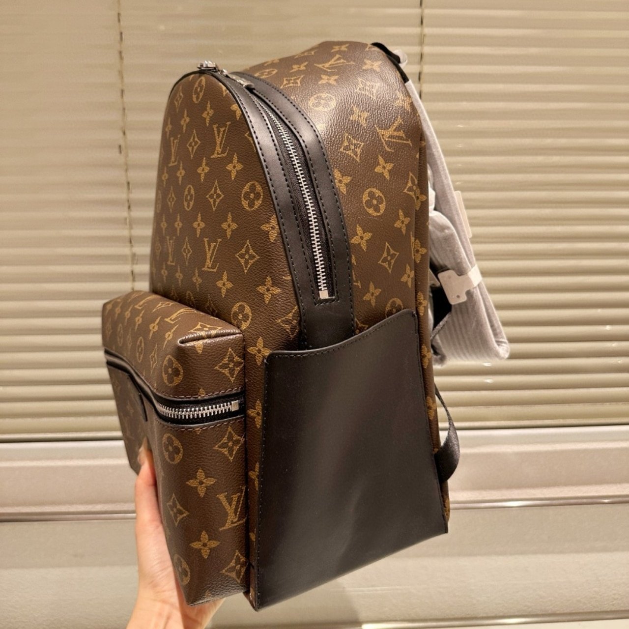 L0vis Vvtt0n Discovery PM Backpack Macassar Monogram Brown 40Cm M46684
