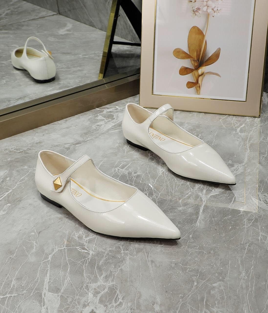 Va1e*ntin0 Garavani Tiptoe Patent Leather Ballet Flats Ivory 2W2S0Gc3Eru098