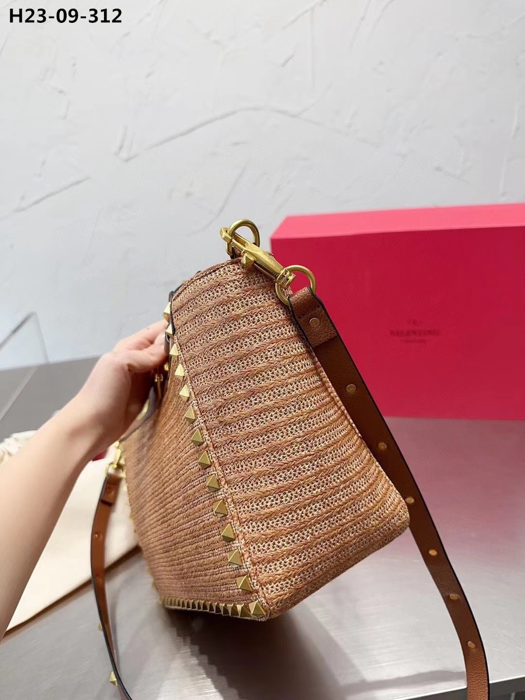 Va1e*ntin0 Rockstud Tote Bag Brown 28Cm