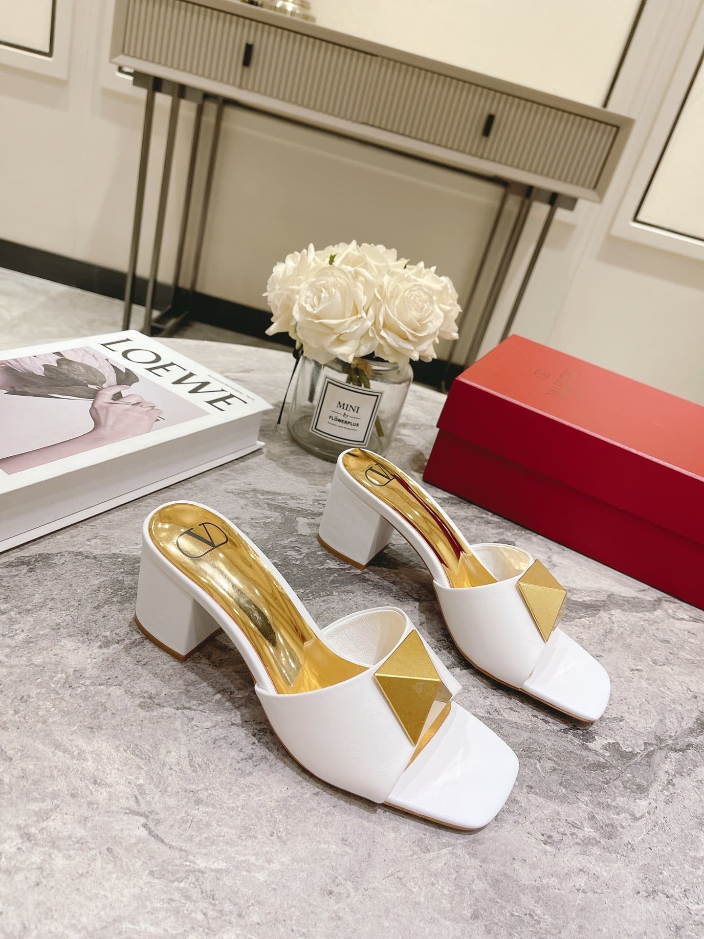 Va1e*ntin0 Garavani One Stud Heeled Sandals White Ws0El3Cyii16