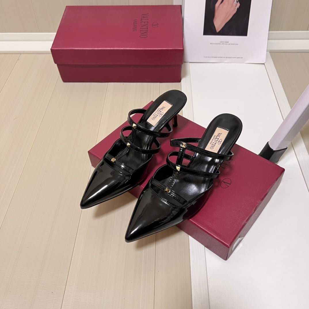 Va1e*ntin0 Garavani Rockstud Wispy Mule In Calfskin Black