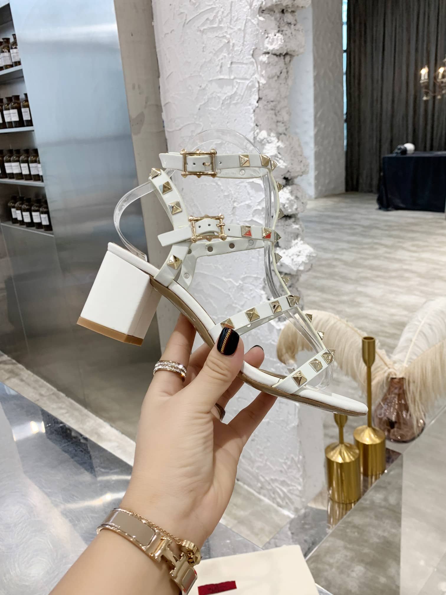 Va1e*ntin0 Garavani Rockstud Leather Sandals White