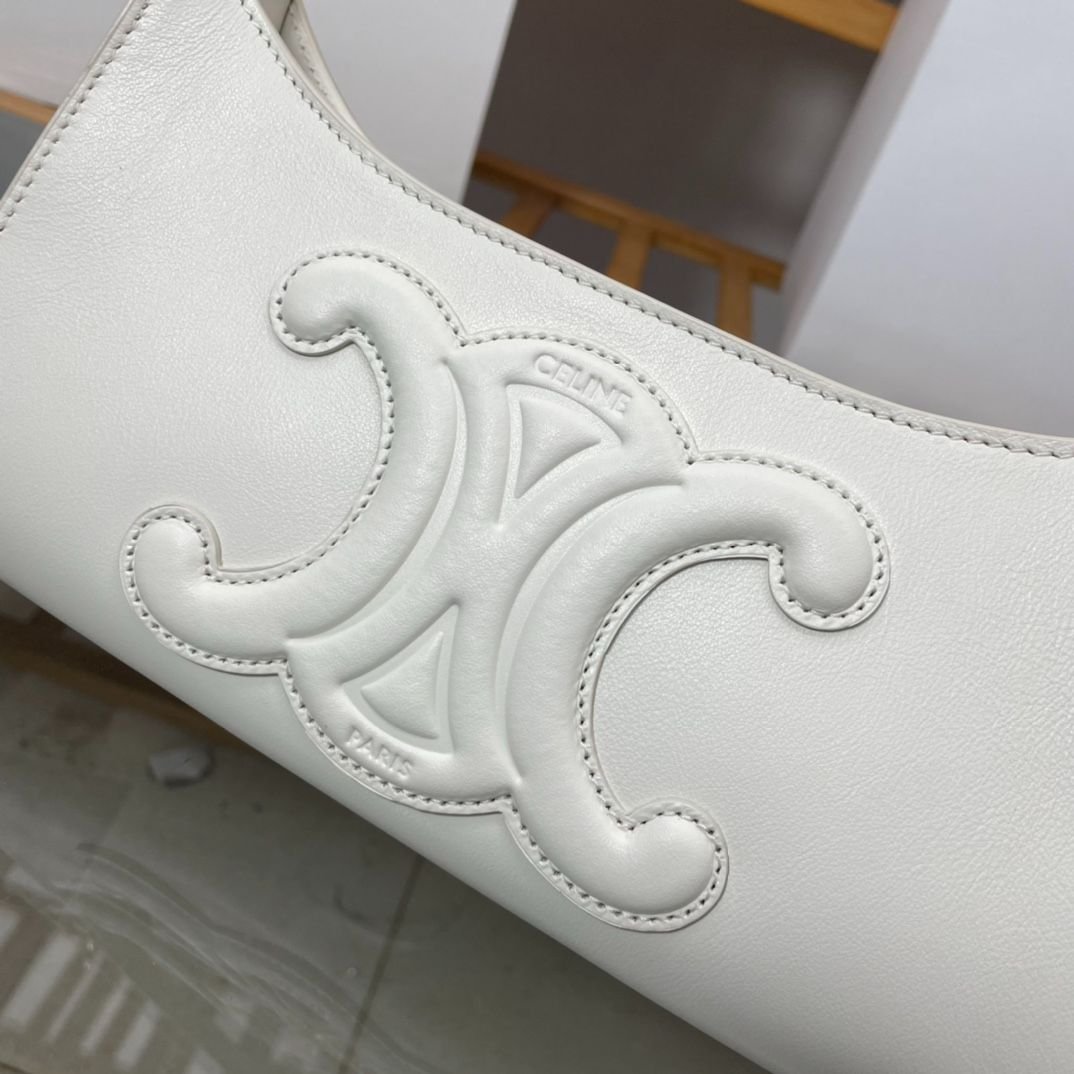 Ce1i*e Cuir Triomphe Bags In Smooth Calfskin White 198153