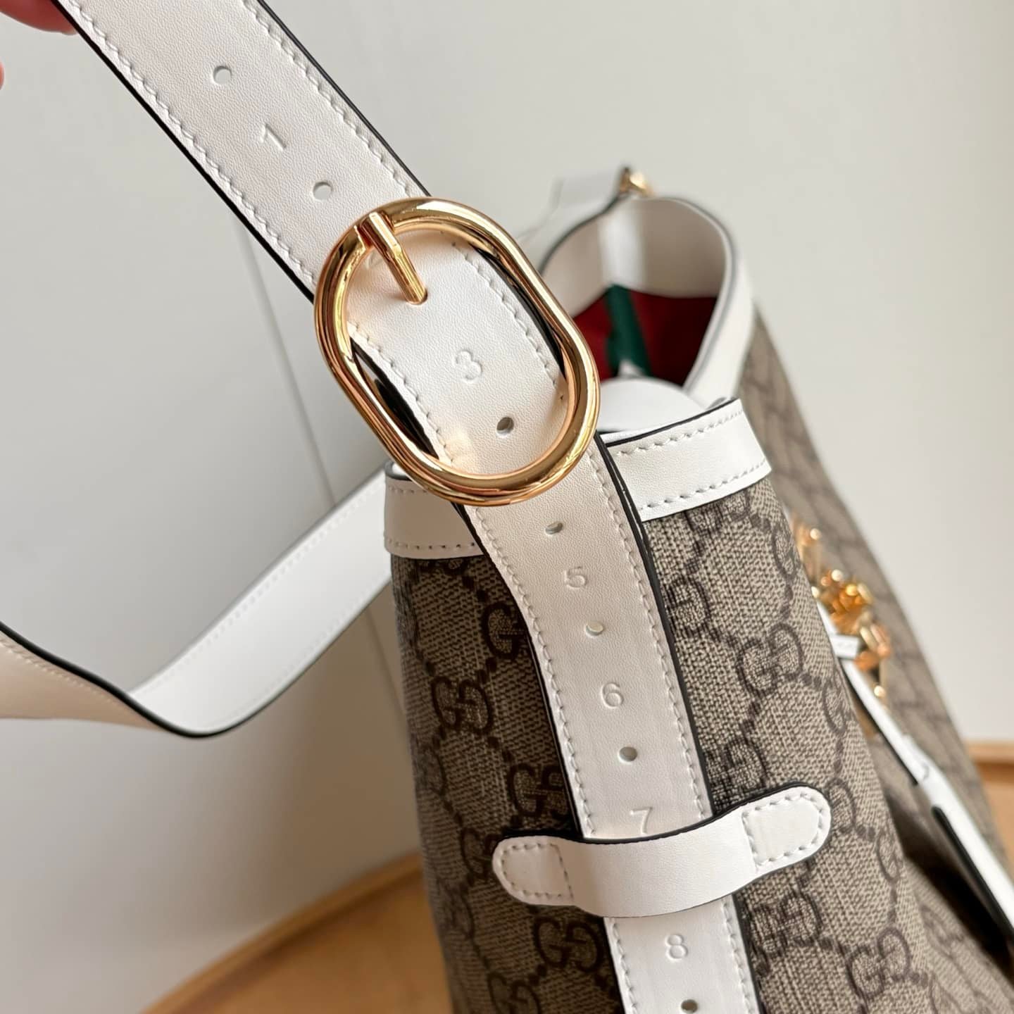 Gvc*1 Padlock Gg Medium Shoulder Bag White 29Cm