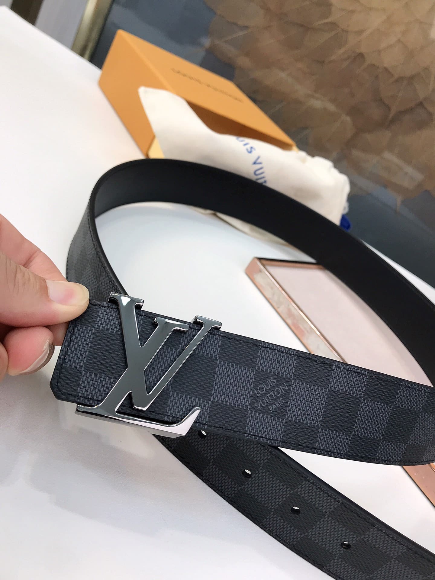 L0vis Vvtt0n Ceinture Lv Initiales Reversible 4Cm