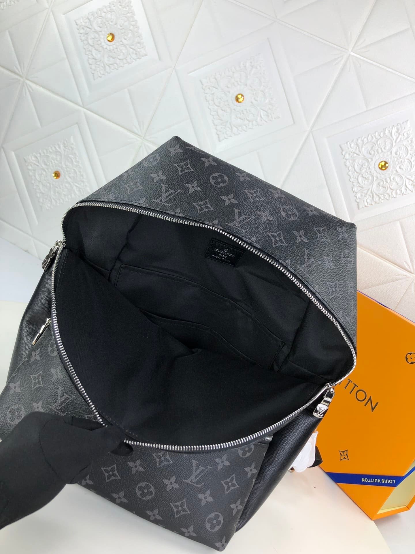 L0vis Vvtt0n Discovery Backpack PM Black 40Cm M30230