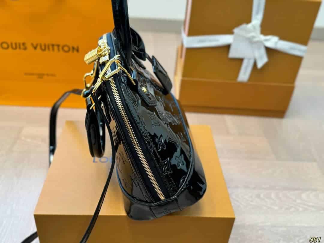 L0vis Vvtt0n Alma Bb Monogram Vernis Leather Black 25Cm