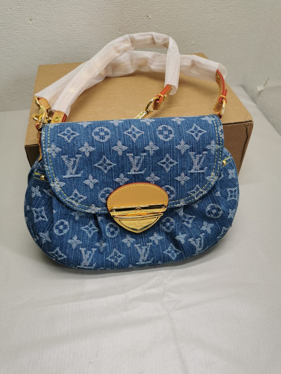 L0vis Vvtt0n Sunset Monogram Denim Blue 26Cm M46829